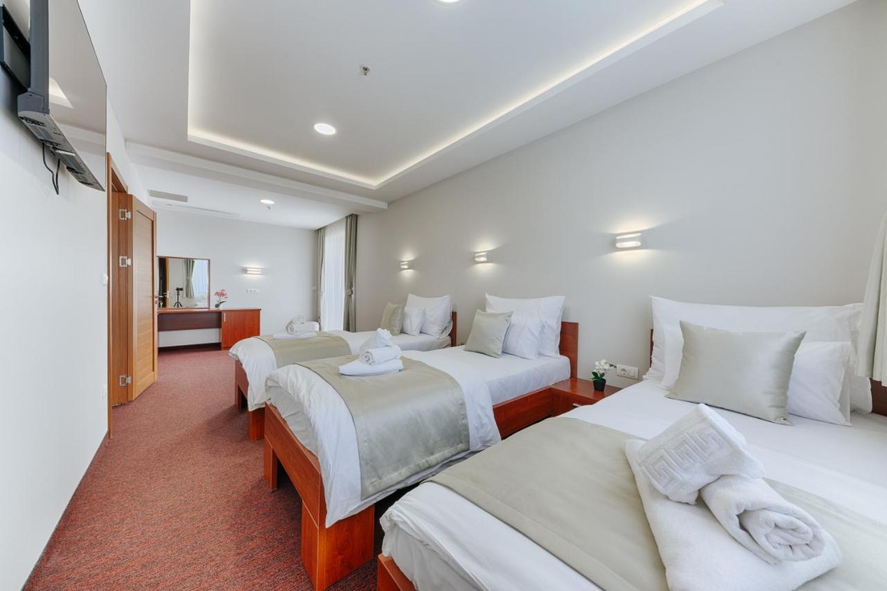 Hotel Bh Dobra Voda Bagian luar foto