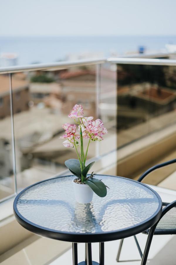Hotel Bh Dobra Voda Bagian luar foto